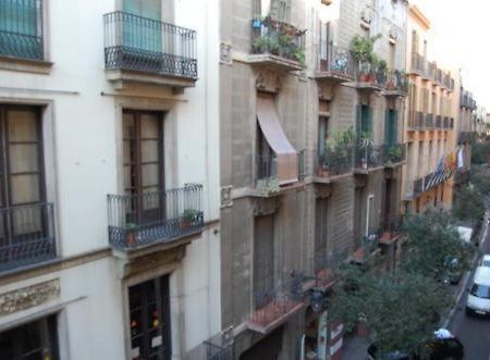 Pension Segre Barcelona Exterior photo