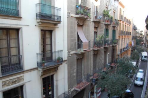 Pension Segre Barcelona Exterior photo