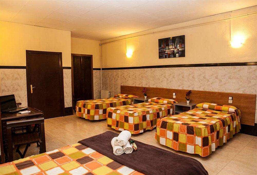 Pension Segre Barcelona Exterior photo