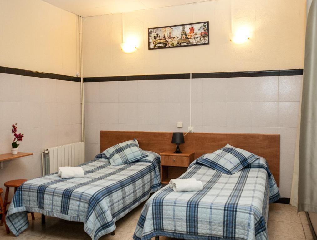 Pension Segre Barcelona Room photo