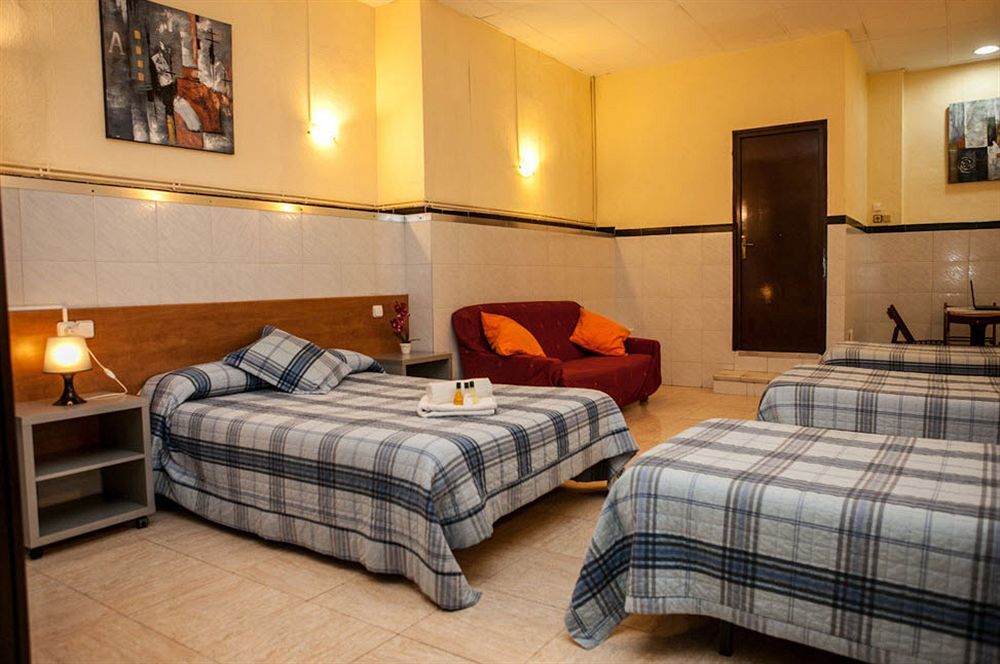 Pension Segre Barcelona Exterior photo